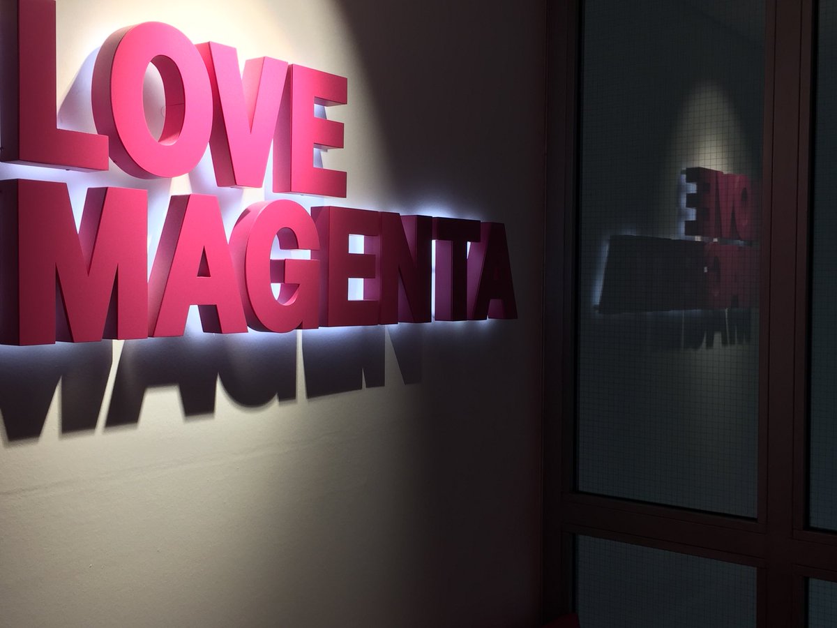 evapoppe3012's tweet photo. #LoveMagenta #ystonfcb2018 #telekom https://t.co/KUNlZvQ3vz