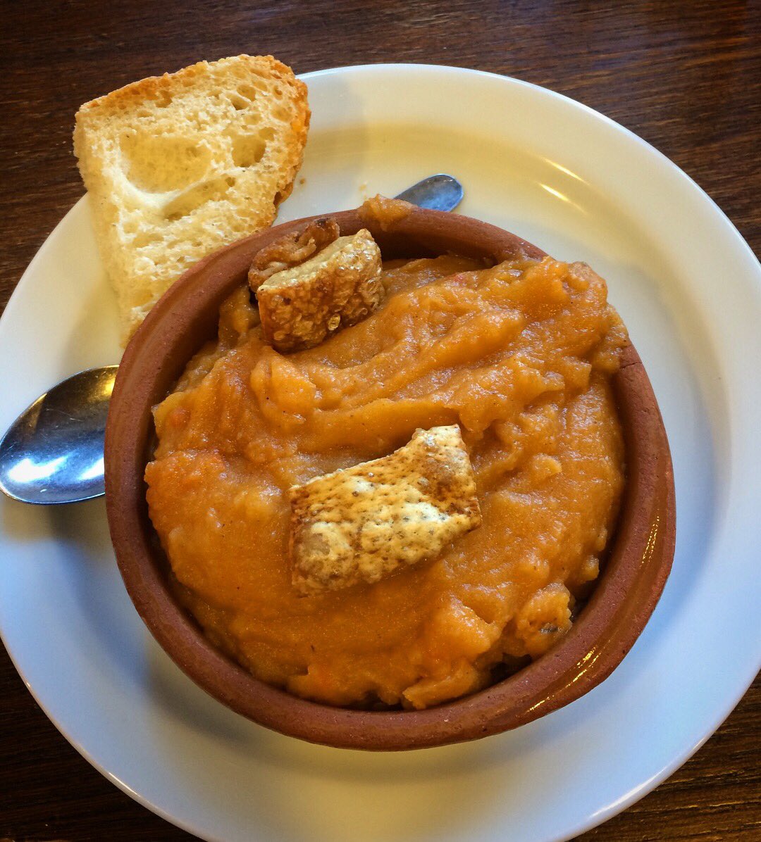 salyexperimient's tweet photo. #cochinillo #patatasmeneas #pinchos #tapas #salamanca #doncochinillo #cyl #castillayleon #Food #Foodie #salyexperimienta @salyexperimient https://t.co/9dsYrrBIXK