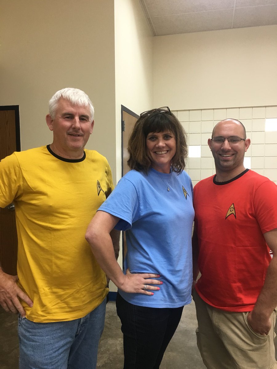 juliedavisEDU's tweet photo. The CCS Starfleet IT Department reading for engagement. #ccslearns #ccstech https://t.co/UMpDZfnKat
