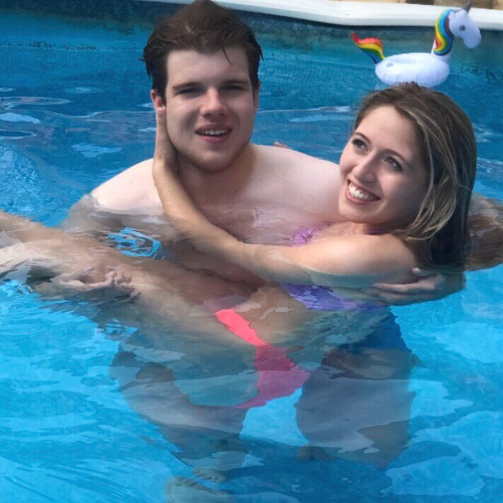 Sindlerovaluc's tweet photo. #petr_michajličenko #lucie_šindlerová #love #swimmingpool #summer #happy https://t.co/5ZP6XDZ96x