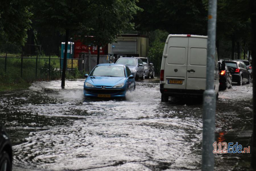 🚨 Wolkbreuk boven #Ede zorgt voor wateroverlast 112.press/QVVcNf 112Ede https://t.co/CDQxcFgXNF