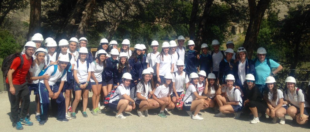 Jgalf33's tweet photo. Impresionante visita @CaminitoDelRey_  4º eso @cardenal_ori magnífico patrimonio tecnológico, histórico, ambiental  de la provincia de Málaga @JosLuisFernnd19 https://t.co/Ksg1RynEIO