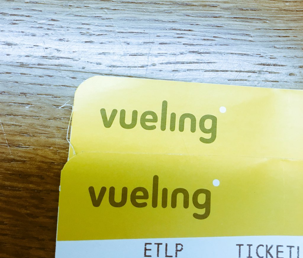 PurvaiDua's tweet photo. Ending such a great vacation with a mysteriously delayed flight. Will be my first and last booking #veuling! https://t.co/JCchWTWC6K