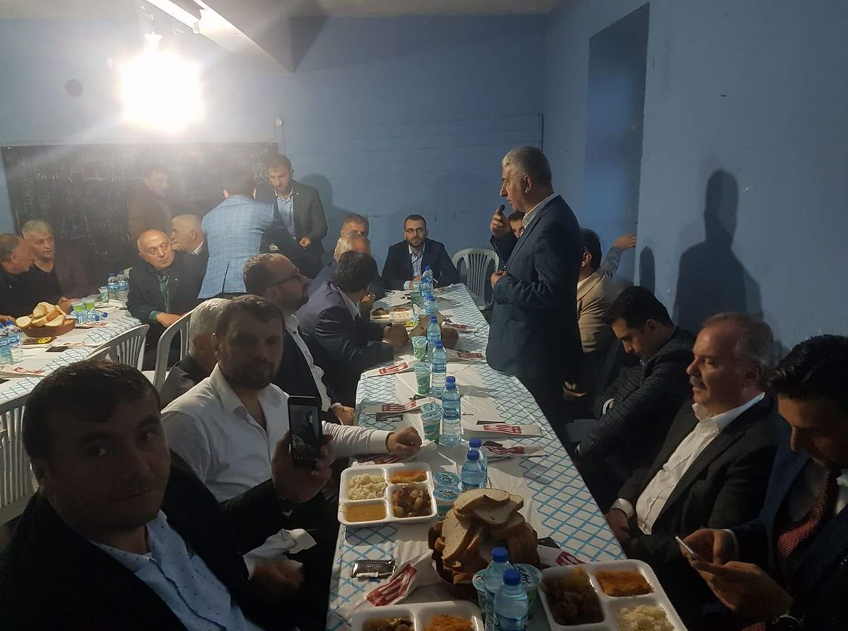 hiziralideniz61's tweet photo. Sürmene Vekiliyle buluştu. Vekilimiz Sayın Vehbi Koç ile beraber Sürmene İlçe Teşkilatının düzenlediği iftar programına katıldık.
#HerŞeyTrabzonİçin
#Hedef6-0
#Cumhurİttifakı https://t.co/WFhdGE3H3v