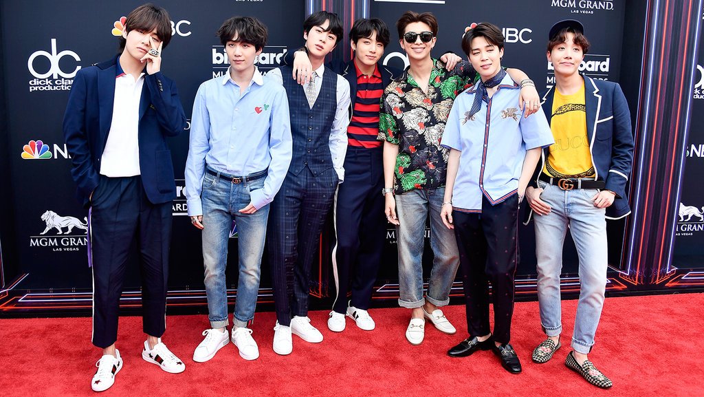 billboard (@billboard) on Twitter photo .<a href="/BTS_twt/">๋ฐฉํ์๋
๋จ</a>'s "Fake Love" launches to No. 10, marking the first #Hot100 top 10 EVER for a K-pop group blbrd.cm/B9ZdCw .<a href="/BTS_twt/">๋ฐฉํ์๋
๋จ</a>'s "Fake Love" launches to No. 10, marking the first #Hot100 top 10 EVER for a K-pop group blbrd.cm/B9ZdCw