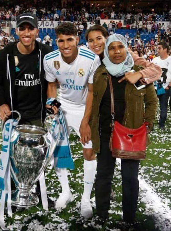anasmoulichi's tweet photo. الله يرضى عليه 
وجاب ميمتو وفرح بيها و دار ليها قيمة 
⁦🇲🇦⁩
@AchrafHakimi 
سير اخويا الله يرضي عليك 😘😍 https://t.co/VT646fDWDB