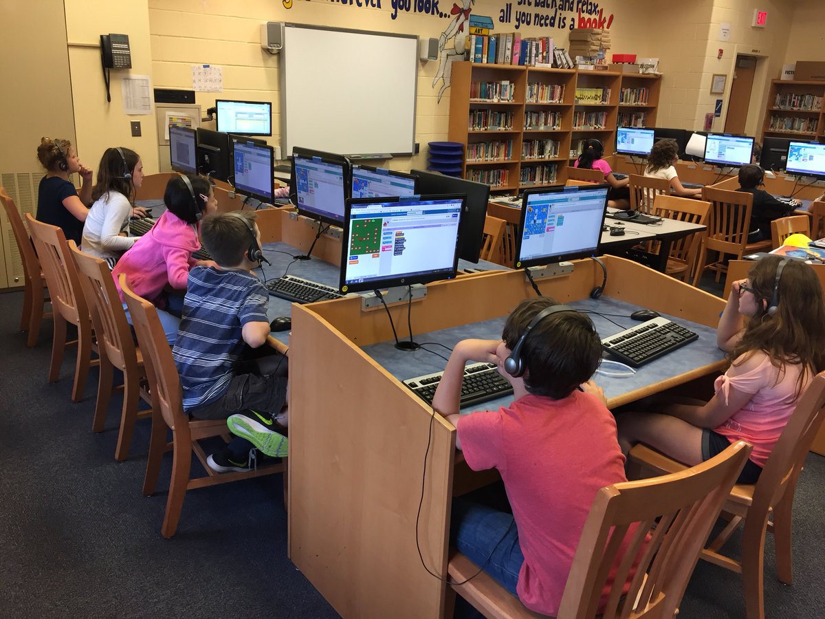 Code4AimeeFahy's tweet photo. AES Gr 4 Ss ❤️ https://t.co/GskDvMgVH4 CSF Course E - working past the bell!! @TeachCode @codeorg @AvonTigers https://t.co/AHmDotX13v