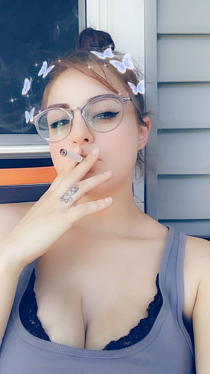 DameTembleque's tweet photo. Honestly I'd be sending myself money if I could I'm so damn cute. But I can't so that's where you come in 😊💰💸💵

@rtpig76 
#Findom #Femdom #efdp #paypig #finsub https://t.co/0gWwbrQMFv
