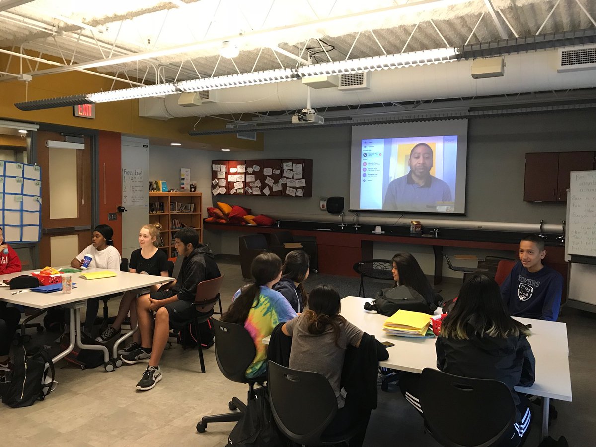 Harrell107's tweet image. Artist Rosie Lee Skyping with 8th at HEC on his art and dialogue re: oppression #newshec #artmatters  #raceandamerica