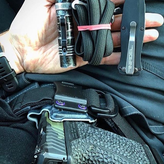 Hope everyone had a great weekend 🙃
*
*
*
@benchmadeknifecompany <a href="/glockinc/">GLOCK, Inc.</a> *
*
*
#edc #pocketdump #ccw #pewpewlife #tacticool #guns #gunsofinstagram #ready #comeandtakeit #donttreadonme #friday #love #weekend #instagood #instapic #instalike #instadai… ift.tt/2xqOxU4