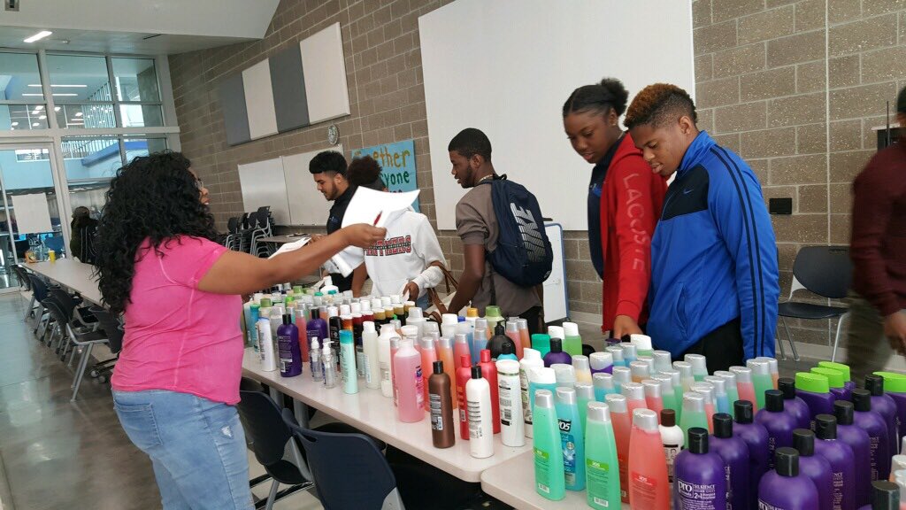 SterlingRaider's tweet photo. Thanks to our extended Raider family @1Team1Fight82 via Pleasant Hill Church in LaPorte, TX for supporting our graduating seniors with luggage and toiletries for their trip to college and beyond! @SouthArea_HISD @HISD2College @HISDFACE @TeamHISD @HoustonISD https://t.co/YwrEhp2X4N