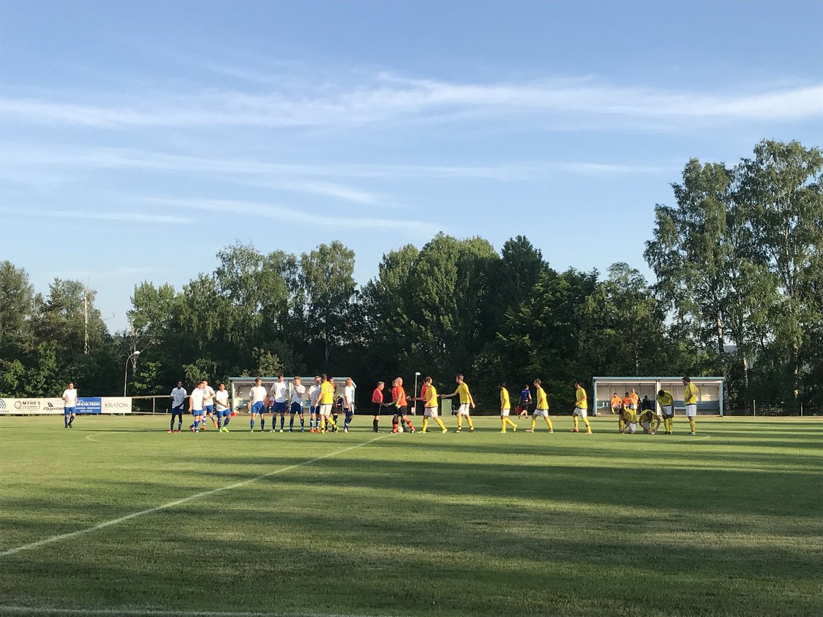 IFKBergvik's tweet photo. 1’ Med närmare 30 grader på termometern och dansbandet Holéns på scenen intill är matchen mellan IFK-Bergsjö. https://t.co/kpmOWvlAOy
