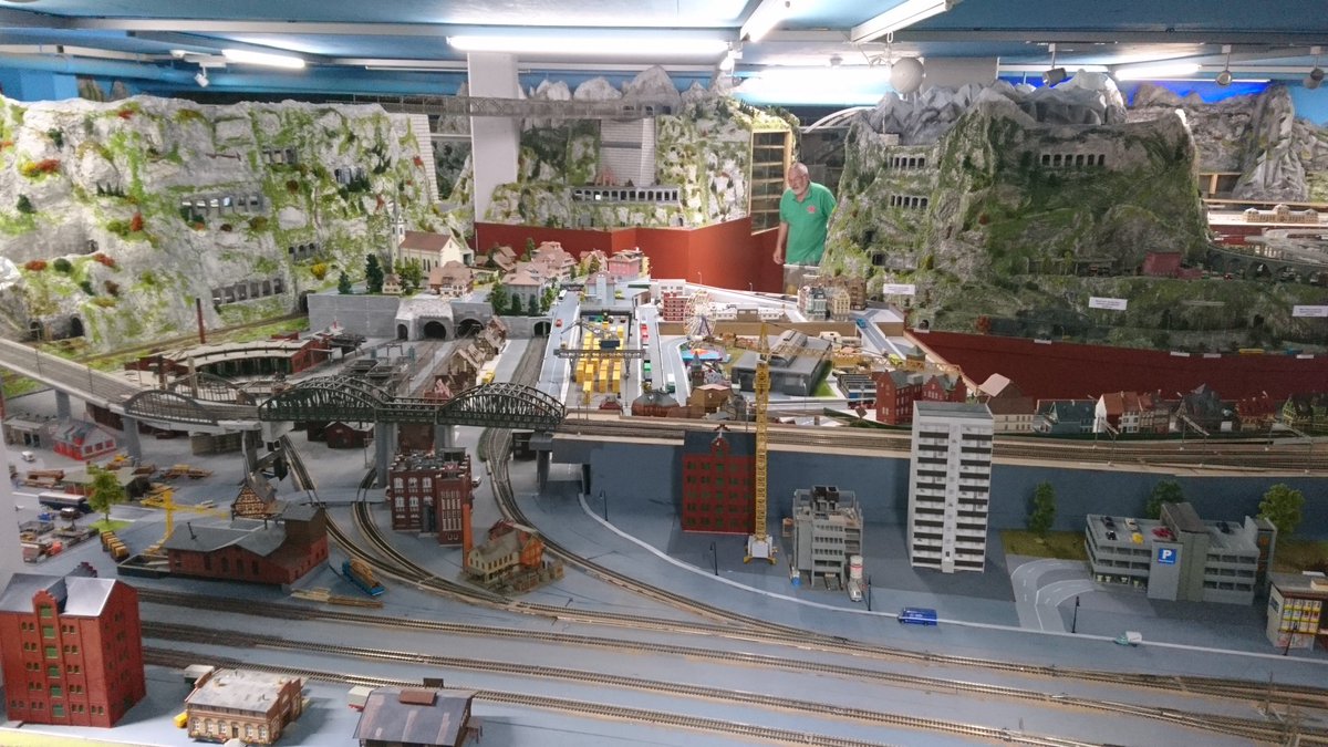 MCH_Horw's tweet photo. Bilder der Woche #modelleisenbahn #moba #horw #mch #bauabend #bidib #bidibus #itrain https://t.co/f2ARNbcgMD