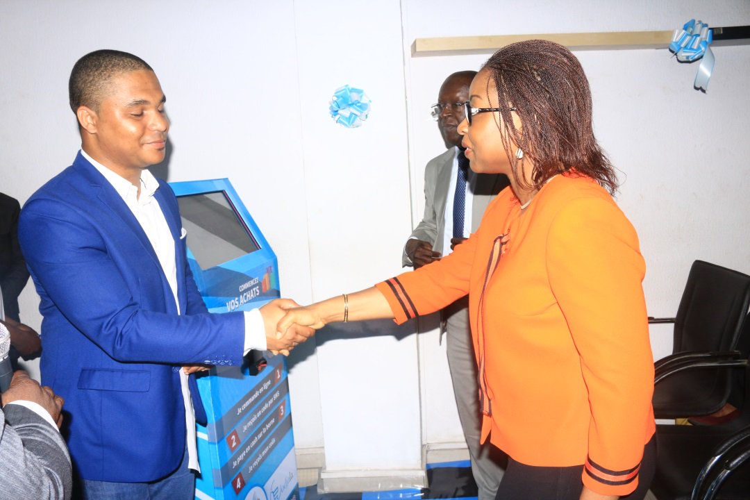 eadjamagbo's tweet photo. La startup Togolais/Nantaise #SemoaGroup inaugure sa première borne multi-services au #Benin en présence de @abtofficiel @AurelieASZ @abileoma. Nous espérons bientôt permettre aux béninois d'effectuer des dépôt #mobilemoney @MTNBenin
#BeninNumerique @SemeCity @FinTech_Afrique https://t.co/atPtkS6Ecw