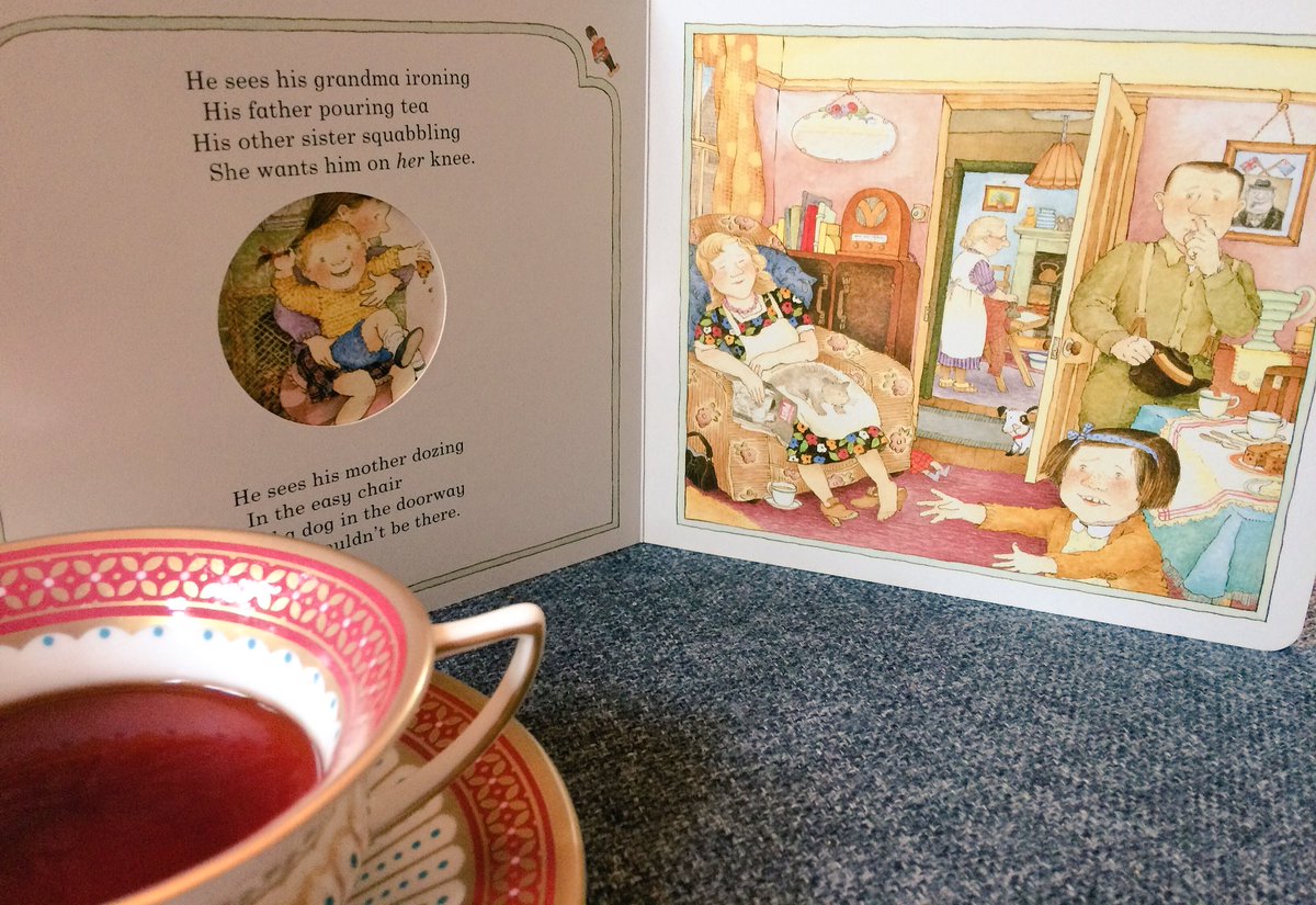 katewilde_'s tweet photo. Peepo! Tea Tuesday for @GuildfordLib’s #SpringLibraryChallenge #books #lovelibraries https://t.co/oxxQek015J