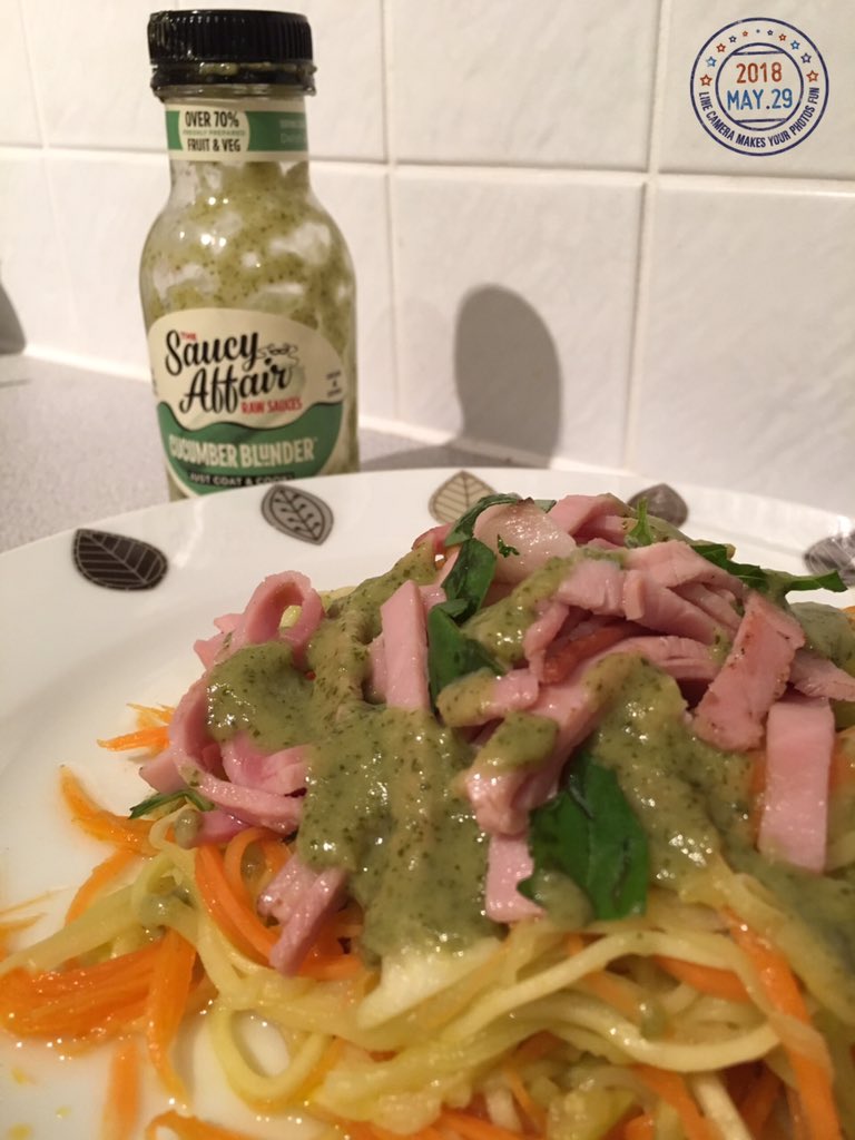 FallenzAngel's tweet photo. Another super healthy dish which is easy to make, #courgette & #carrot spaghetti, #ham I couldn't decide which @SaucyAffairRaw to compliment it & used #CucumberBlunder sauce, it was so fresh 😋 @triedtestedUK #triedandtested
#tastetestpanel
#tastetestboxes #saucyrevolution https://t.co/cnjZvXPNSF