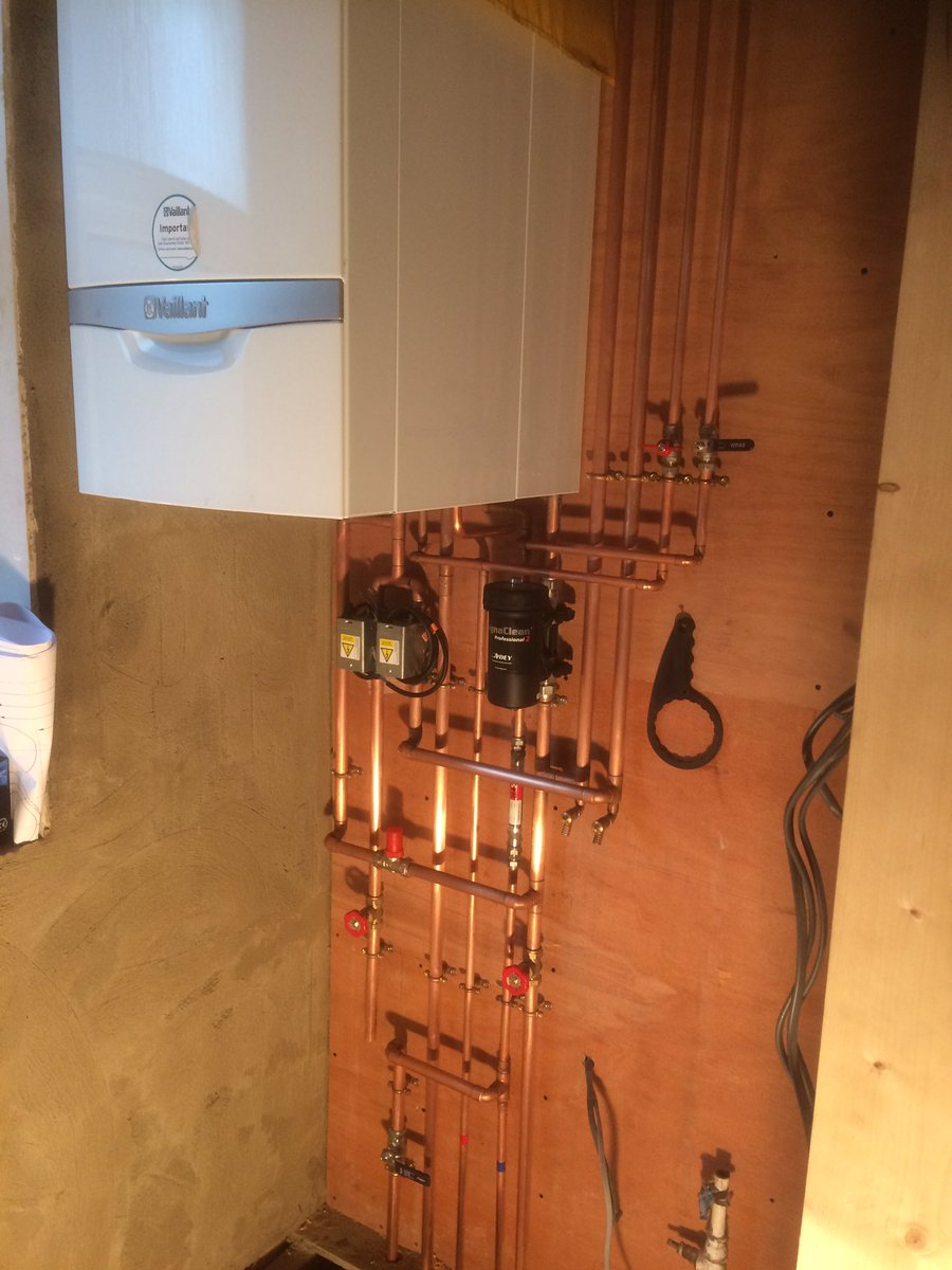 paulob19's tweet photo. Back to it after the bank holiday! Nice Vaillant 38kw combi with 15l storage jacket, heating split to UFH and radiators.ππΌ
#boilerplus #magnaclean #scalereducer #proudplumbing #honeywell https://t.co/w9jcH4Ey0h