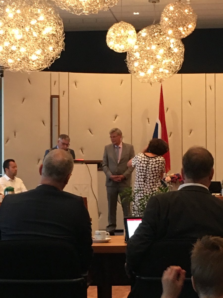 Johan Coes geïnstalleerd in Wierden als wethouder.
