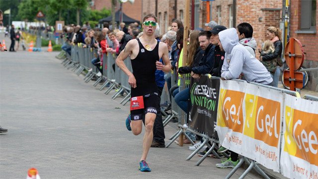 3athlon_BE's tweet photo. Joery Wouters wint Belgisch getinte Maastricht triatlon - https://t.co/WFhypnHOF5 @bearsports_nl @JoeryWouters @MaudGolsteyn https://t.co/AH9wL1hLXg