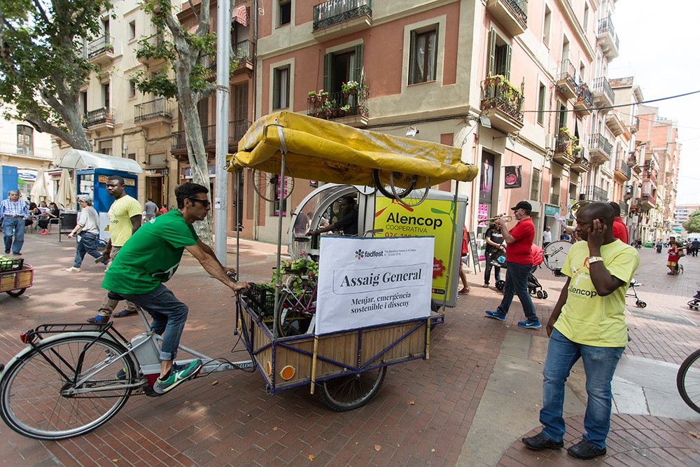 <a href="/leveprojects/">LEVE</a>
Cinc dies per practicar derives, construir històries, rastrejar la frontera, rememorar, cremar.
Cinco días para practicar derivas, construir historias, rastrear la frontera, rememorar, quemar.
#productdesig#arquitectura#tdf18#fdg18#portbou
10—14.09.18
Early tickets