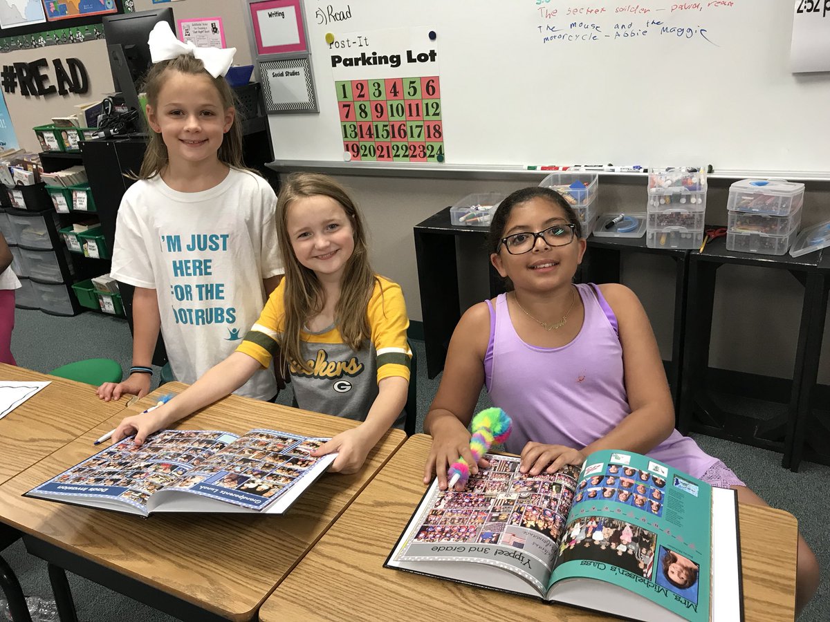 MrsHaaseRES's tweet photo. Yearbook fun @rockenbaughES #Rocken20 #GameOnDragons https://t.co/Bst6q734YV