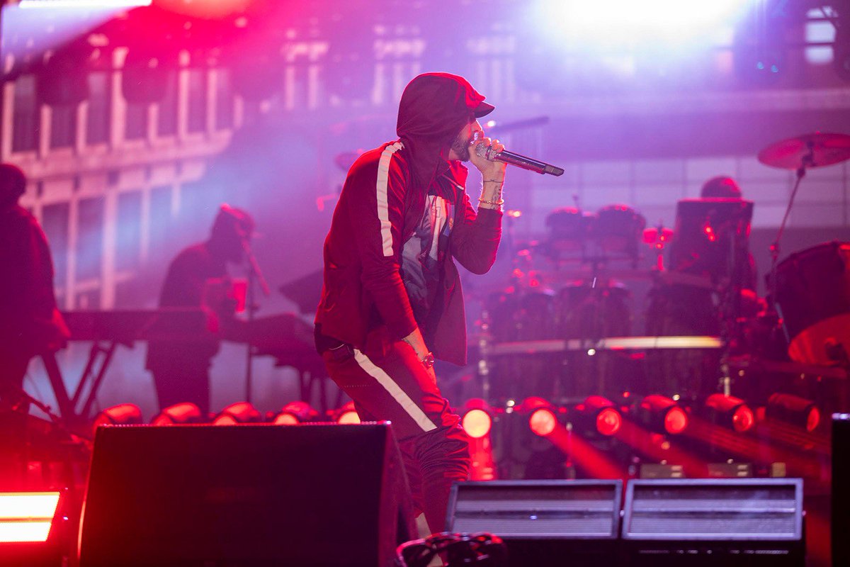 Eminem_Pro's tweet photo. #Eminem at @bostoncalling (Photo by @jeremydeputat) #BostonCalling #BostonCalling2018 https://t.co/AhmFbFMPKL