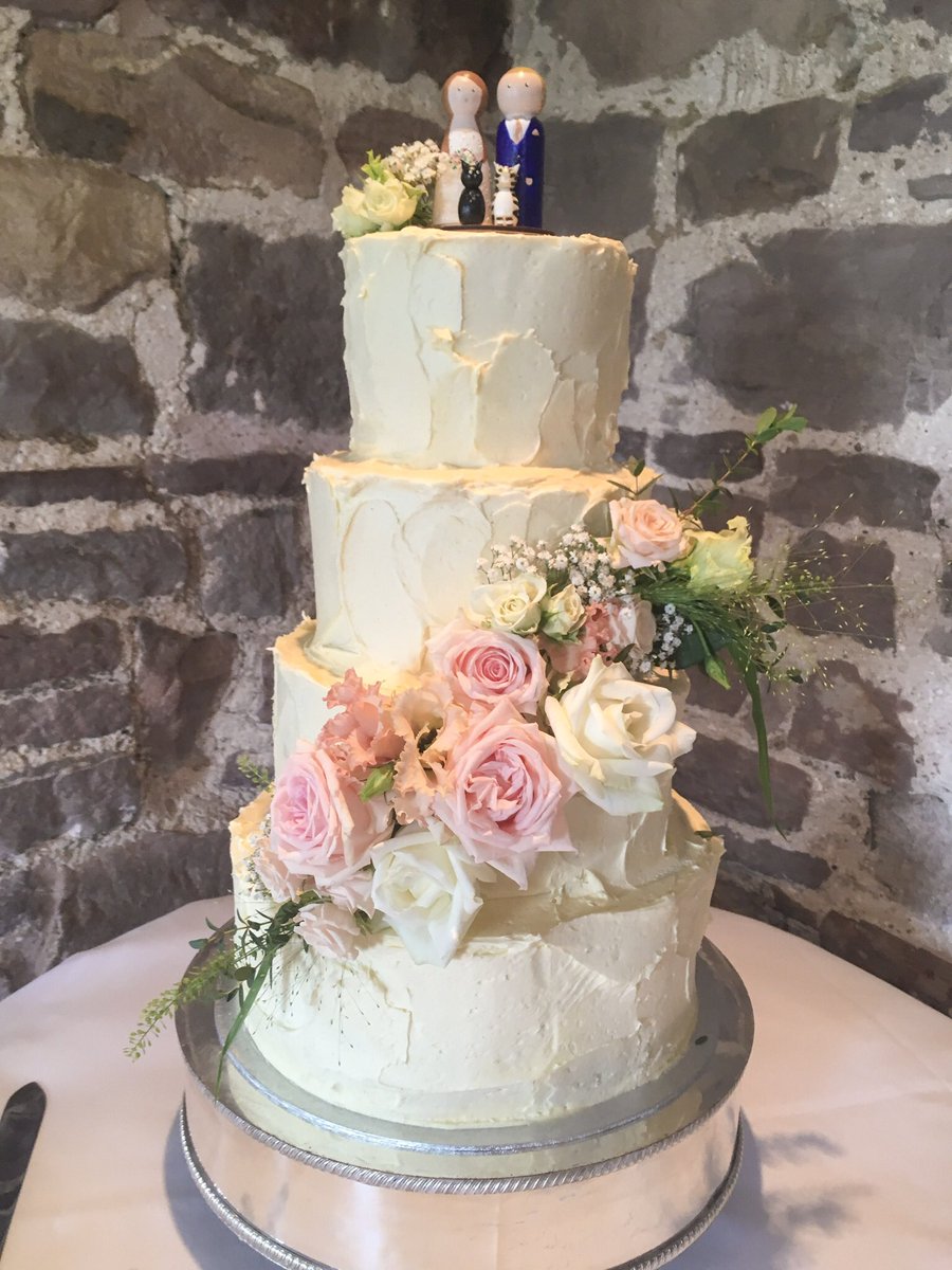 tspcake's tweet image. Huge congratulations to Olivia and Paul who got married today at The Ashes Barns Wedding Venue &amp;amp; Country House Accommodation, what beautiful weather you had!

#tspweddingcake #staffordshirewedding #weddingcake #freshflowers