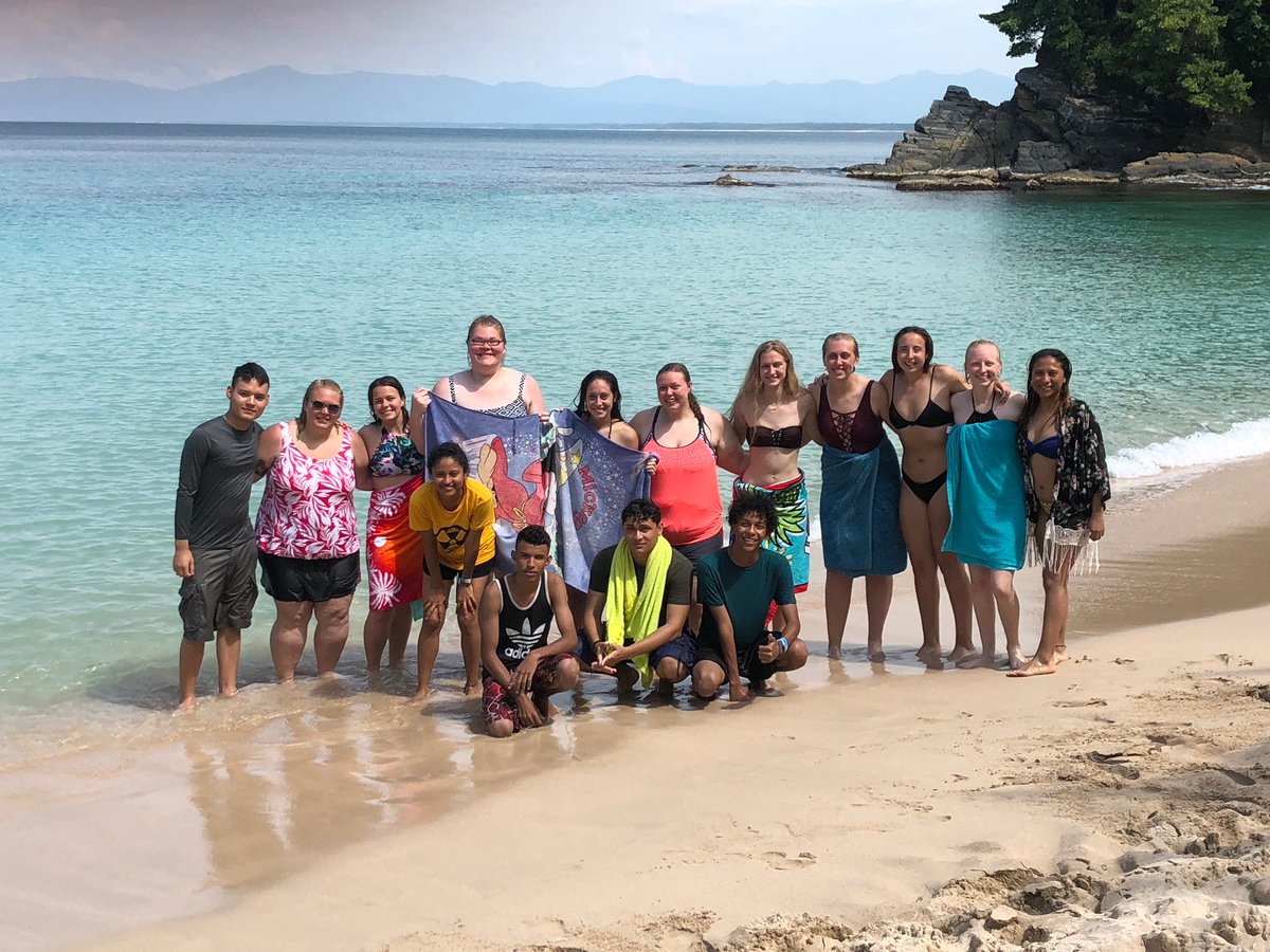 reeveunion's tweet photo. Our friends in Honduras had an amazing weekend filled with fun times playing with kids, exploring Honduras, hiking, and relaxing on the beach! ππ³ #AltBreak #TitansAreVolunteers #uwoshkosh https://t.co/XjEfzmDv9Y
