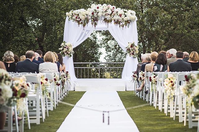 Talk about arch goals!😍 Give @WeddingsByStarDust a follow to see more ✨AMAZING✨ weddings! ift.tt/2srBso2