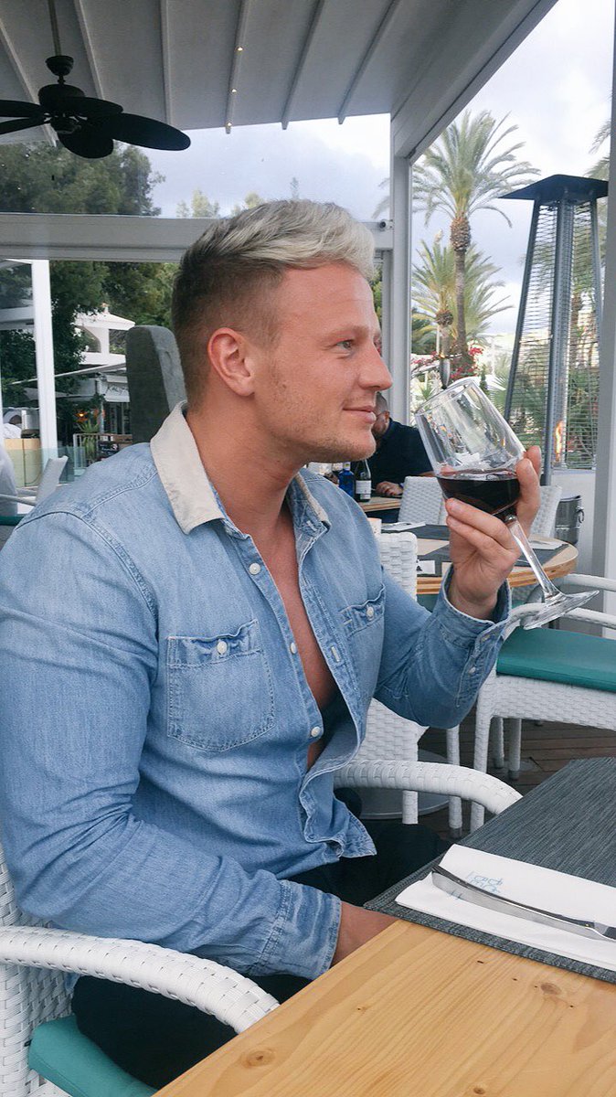 Enjoying a glass of red with the lads <a href="/bbmagaluf/">Bondi Beach Magaluf</a> what a fine restaurant @JonCaswell_x <a href="/Josephmacquade/">Joseph MacQuade</a> 🍷 #Magaluf #Majorca