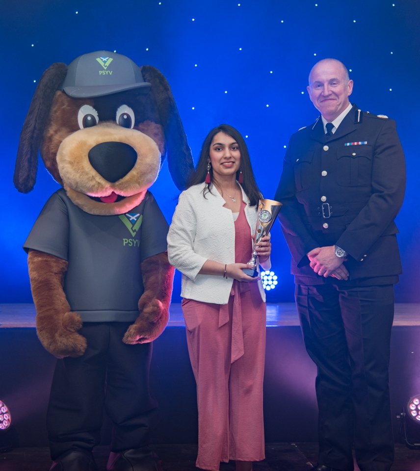 PSOSYouthVol's tweet photo. #PSYV National Awards:

Youth Volunteer of the Year - presented by @ACCHawkins

- Ailiya, PSYV East Lothian

Congratulations to all winners.

@LothBordPolice @EastLothPolice @policescotland @NationalVPC #YOYP2018 https://t.co/eIC7jhankR
