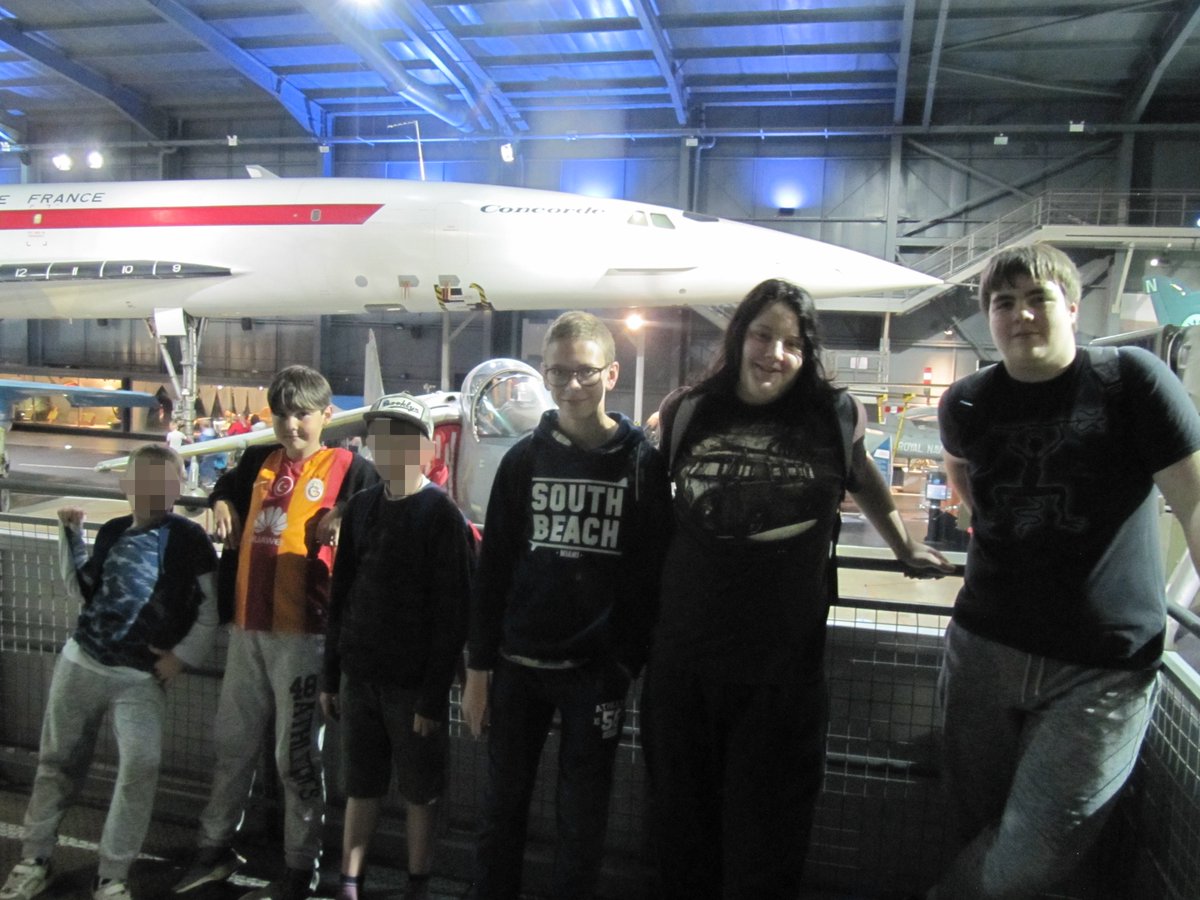 lyebb's tweet photo. Today on #SpringCamp2018 we visited @FleetAirArmMus, explored the exhibits, toured an aircraft carrier and saw helicopters takeoff. https://t.co/wYytS0bD96