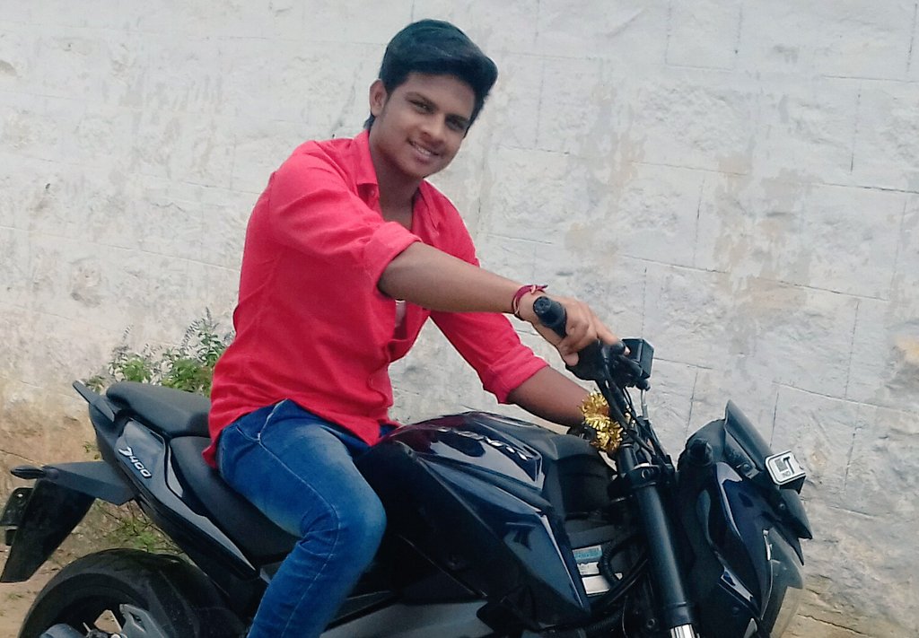 SaiKiranTej4's tweet photo. Upon #Bike Pics
#Looking_Cool🆒🆒
In All Variotions😉😉 https://t.co/hUDu6FQTM6