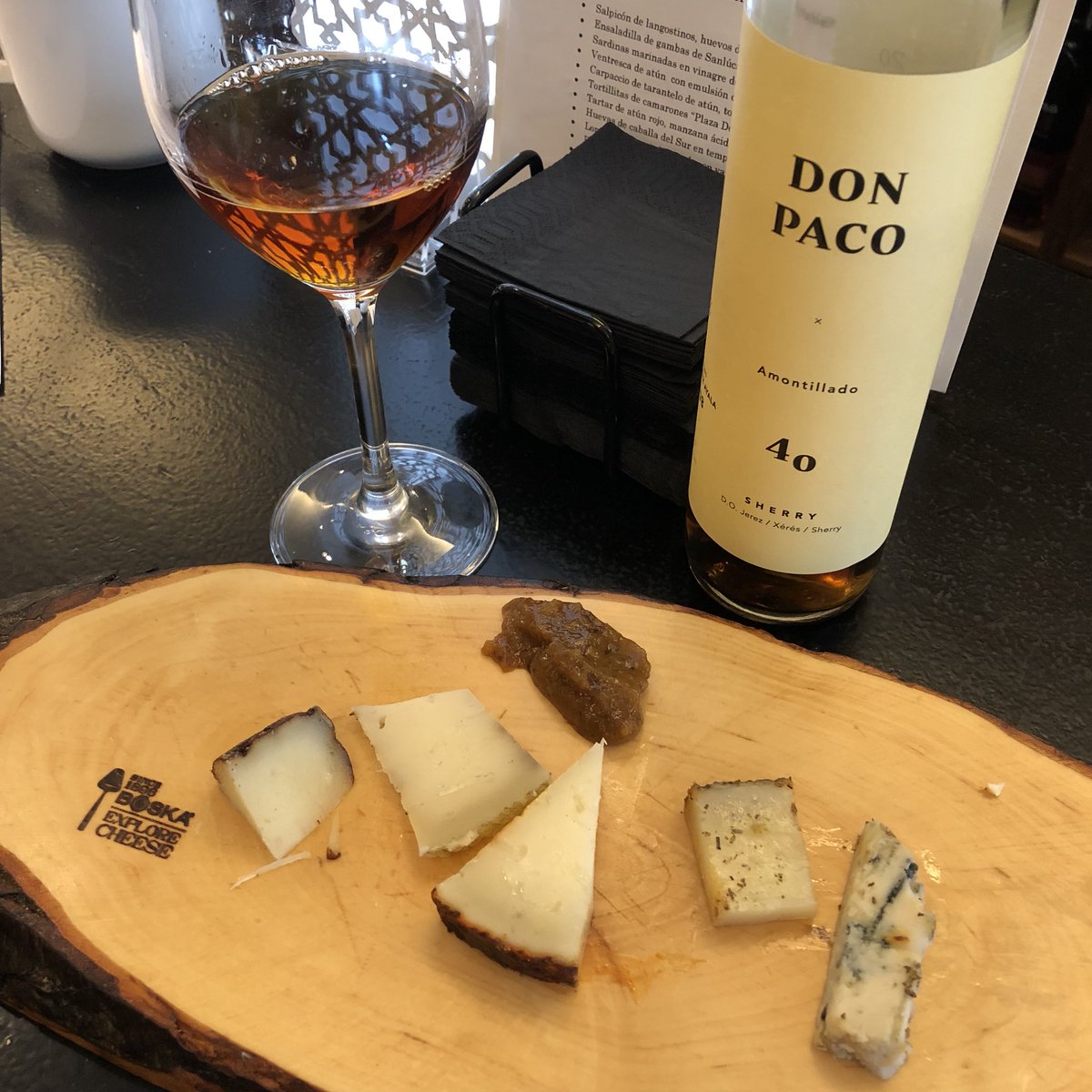 Comounquesoblog's tweet photo. Las aventuras https://t.co/2BI3Ywwo0H: media fiesta de quesos de Cadiz en @Surtopia #pajarete #bucarito #oveja #cabra #donpaco #boska #explorecheese https://t.co/h3cSwZEKaz