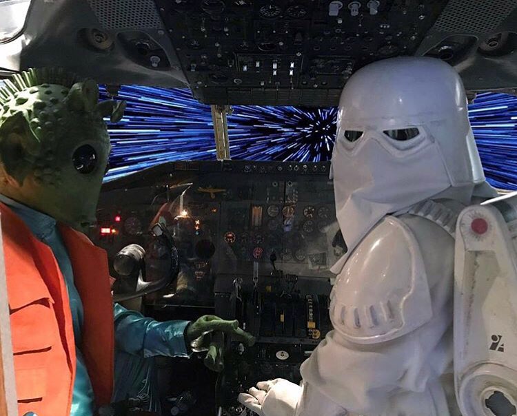Much to Greedo’s dismay, their attempt to lower the A/C resulted in an unexpected jump to Hyperspace. 😐 #oddcouple #floridagarrison #starwars #501stlegion #501st <a href="/501stLegion/">501st Legion</a> #greedo #snowtrooper