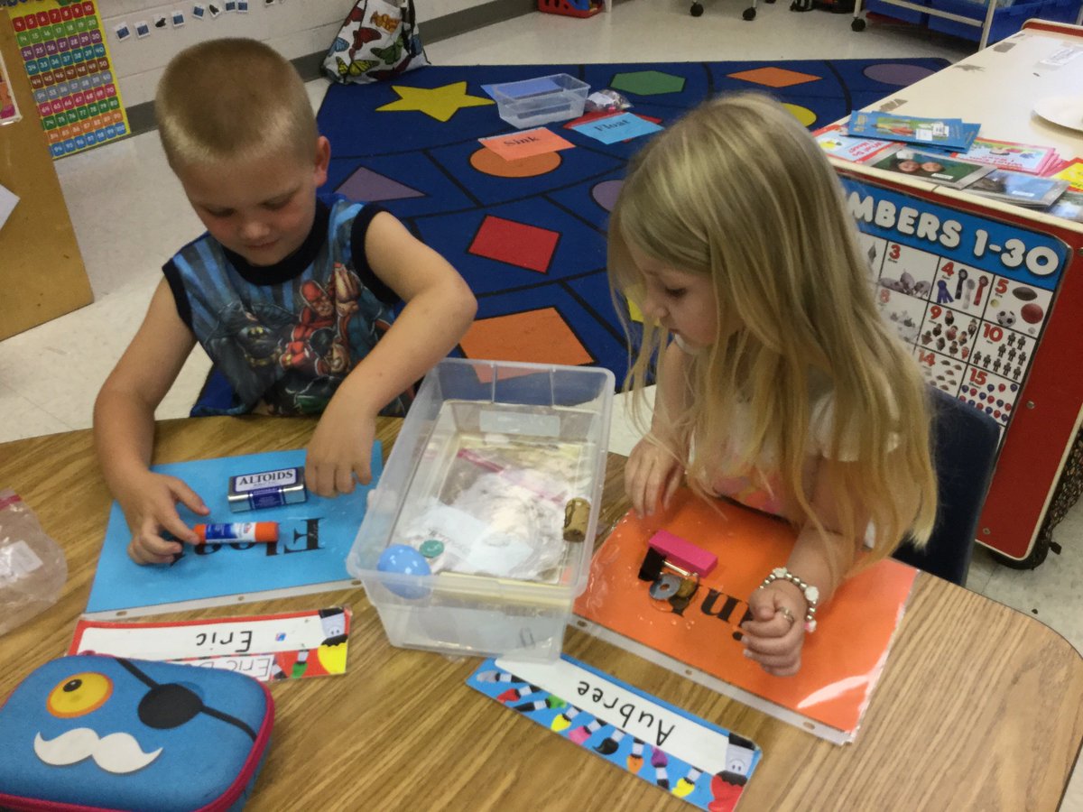 EKirkSTEM's tweet image. Does it sink or does it float? Mrs. Rice’s PK kids discovered what floats or sinks and then made things that float sink and items that sink float! Problem solving at its best! @Poca_ES #PocaPK5 #sinkfloat #STEM