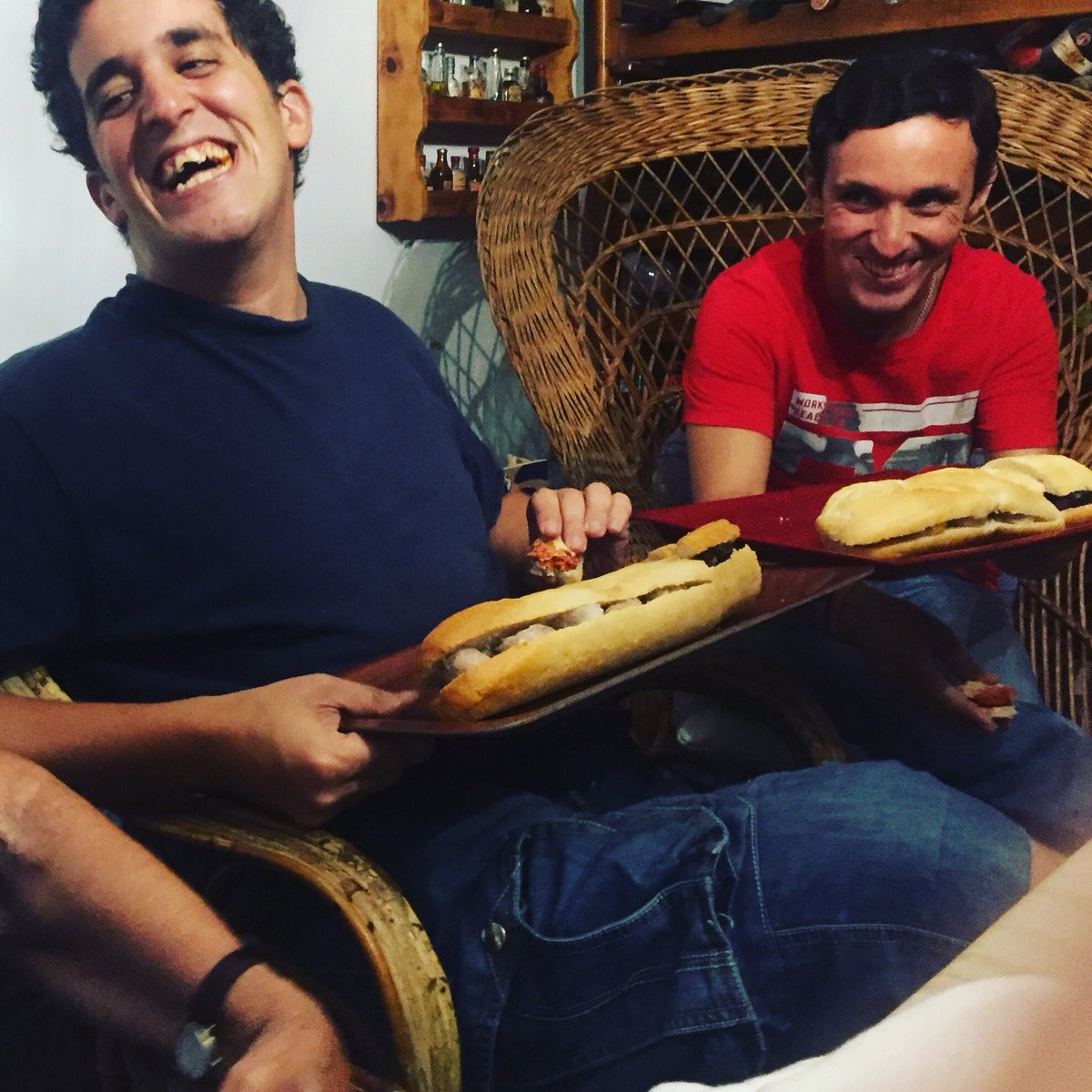 unsofaparatres's tweet photo. #unaabuelaesuntesoro Vivan las abuelas y sus meriendas de  #bocatacamionero 

#miabuelaeslamejor #cosasdeabuela #merendola #imprescindibles #xfragil #hermanox https://t.co/Wna0S4PRGZ