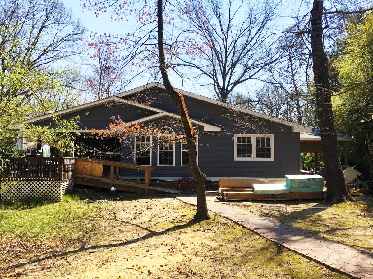 CellaConstruct's tweet image. Thinking about building in Northern Virginia? 
Here is one of our latest projects completed earlier this year in Alexandria, VA. 

Visit us at cellaconstructiongroup.com 
 #TeamCella 🏠🔨