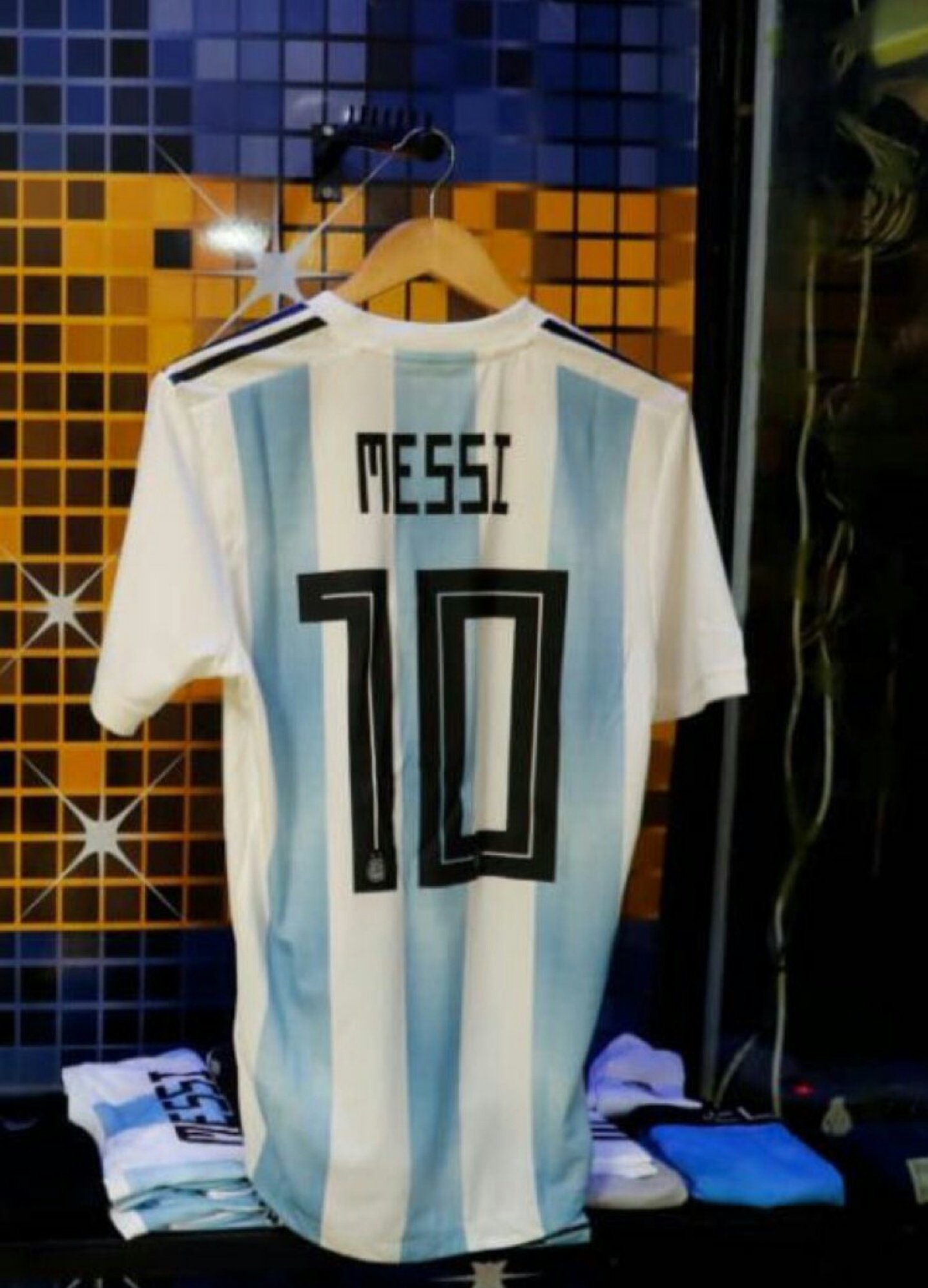 Mancuer on Twitter: "Leo Messi ha estas fotos en sus redes sociales. La camiseta y las botas del 10 de Argentina están listas para el mundial. https://t.co/bN8wKZiGmk" / Twitter