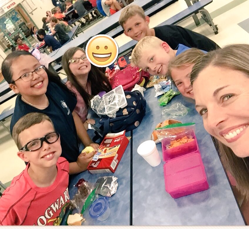 LivefromroomC5's tweet photo. Lunch with these fabulous kiddos! #WeAreHES https://t.co/Vvw6OX3sV9