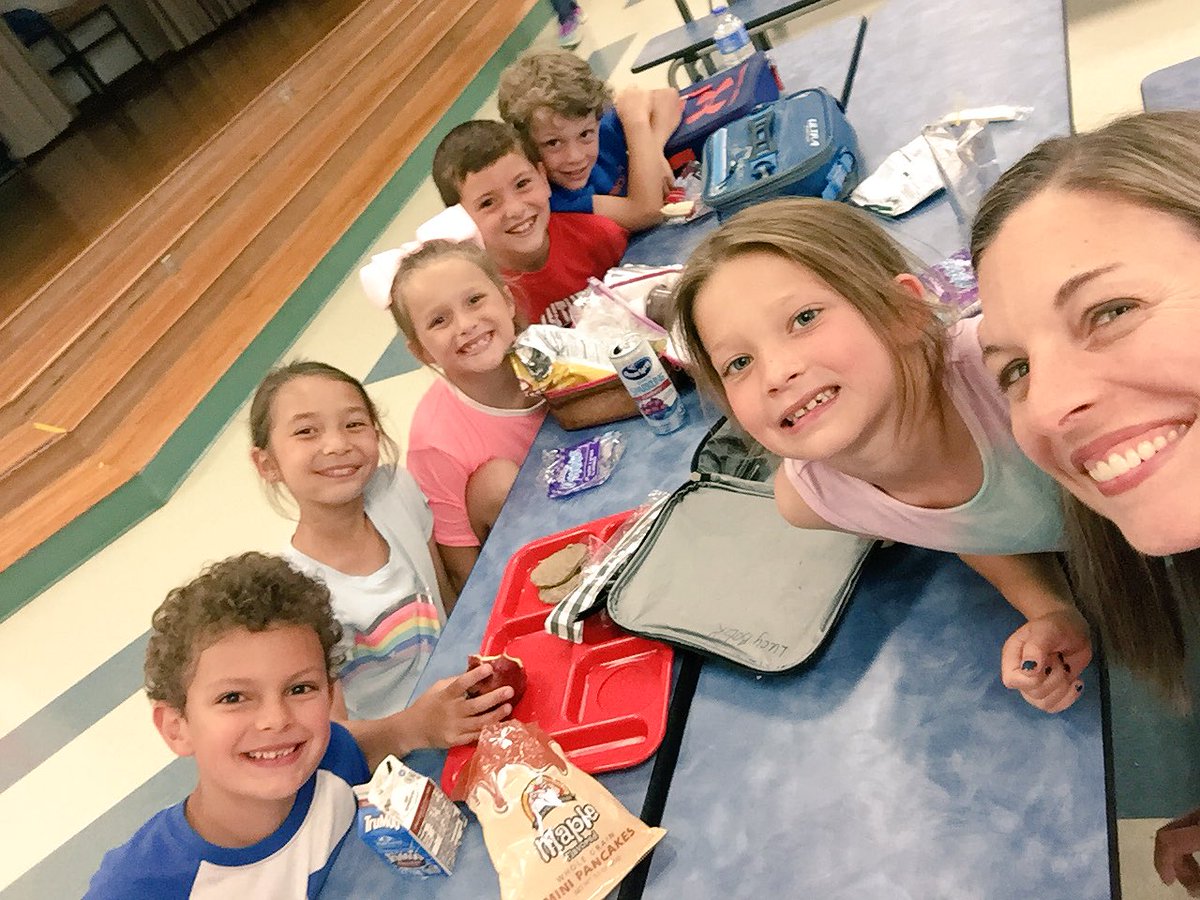 LivefromroomC5's tweet photo. Lunch with these fabulous kiddos! #WeAreHES https://t.co/Vvw6OX3sV9