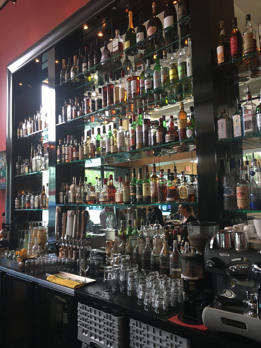 RobDrinkenstein's tweet photo. The City of Salem has issued a water warning. @tableFIVE08 has options for you. https://t.co/ACPh1h9duQ