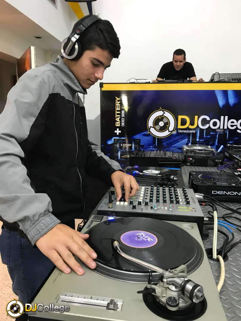 ¿Conoces los horarios de nuestros Cursos Personalizados? ⬇

⏩Lunes de 9:00am a 1:00pm ó de 2:00pm a 6:00pm.

Tienen una duración de 4 horas semanales, por 4 lunes del mes.

¡Reserva tu cupo!😎🔥

📱0212.243.99.09
📧djcollegevzla@gmail.com