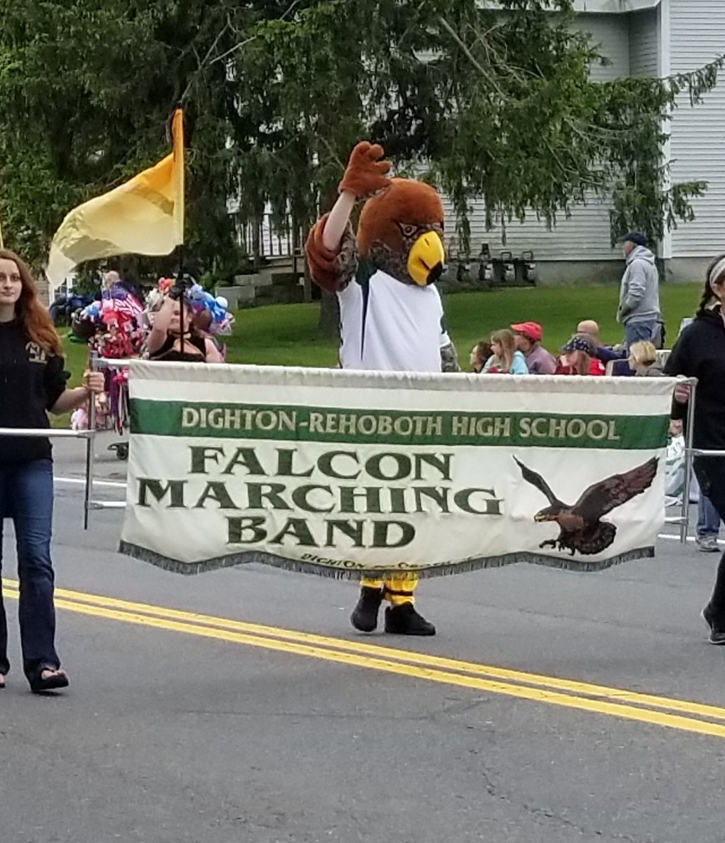 WLaPointe22's tweet photo. #loveourmascot #drfalcon https://t.co/VjPe2EglXE