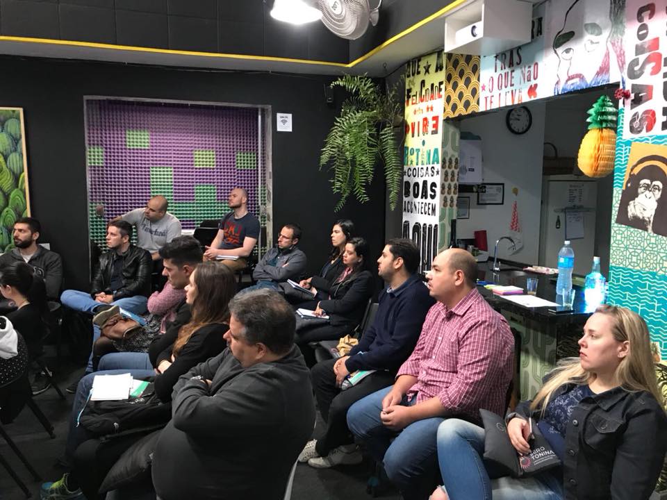 brqdigital's tweet photo. No último final de semana nossa colaboradora Gabriela Santos aplicou um treinamento sobre Lean Inception, que tem como objetivo a ideação de produtos de forma objetiva, gerando alinhamento de visão entre as pessoas envolvidas em seu desenvolvimento.
#agilebrq #leanbrq https://t.co/oYAx7Xi27j