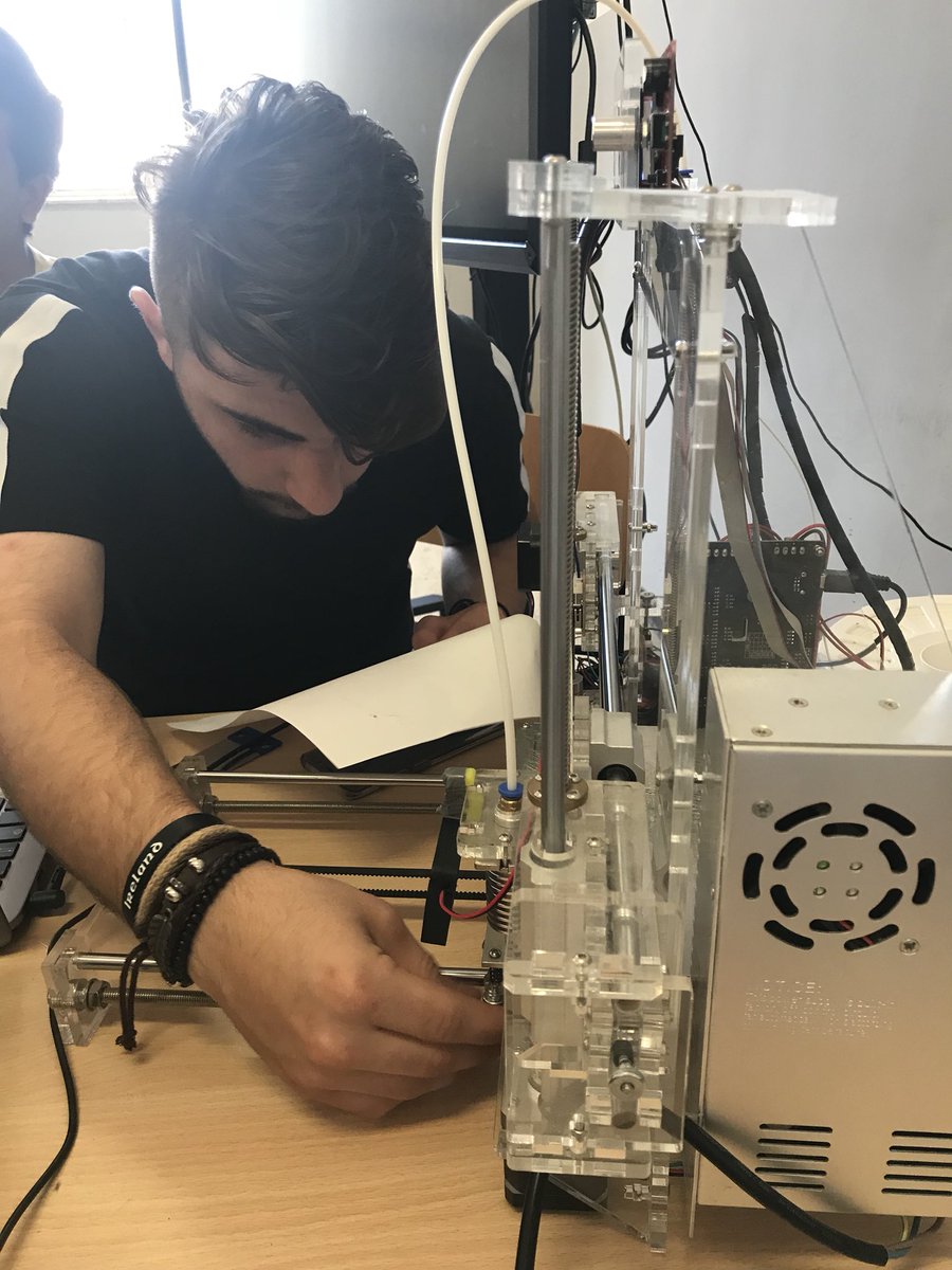 Mnemosyne3D's tweet photo. #Formazione in Fabbricazione digitale rivolta ai ragazzi dell’Alessandro Volta di Napoli 
#workinprogress #formazione #3dprint #school https://t.co/oRktlJGnCZ