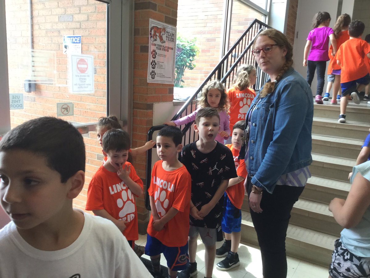 MJensen112's tweet photo. Thank you Indian Trail for welcoming the Lincoln kindergarten students! It was a great visit! @LincolnLions112 https://t.co/kmF0Xprsf8