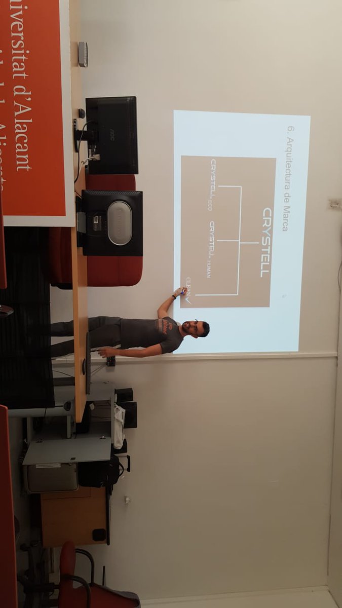 dennyf11's tweet photo. Hoy tocaba presentacion de Imagen, marca e identidad #Crystell #EmprendedorUA https://t.co/ObKRMeoQe4