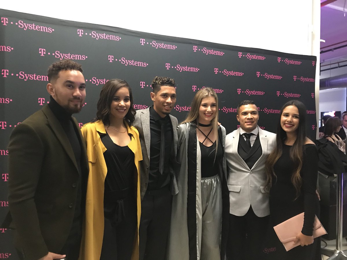 Wayde van Niekerk tweet media