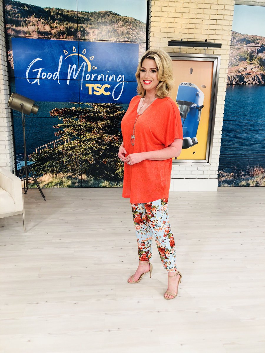 dawnchubai's tweet photo. Floral + #Coral = another #winningcombination from @KimCoInc 👏🏻👏🏻👌🏻 #getthelook exclusively @ShopTSC 🌸#fashion #equation #style #figureflattering https://t.co/m5FHRJJF4u